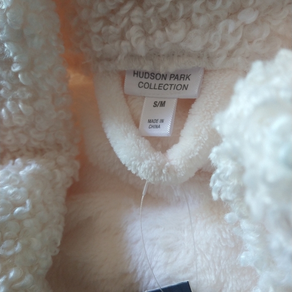 Hudson Park CollectionFaux Sherpa Robe. 100% Exclusively Bloomingdales in Natur - Picture 5 of 7